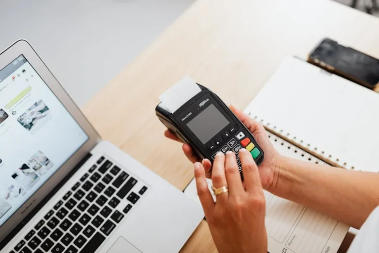 How HighRiskPay.com Connects With Digital Trust and Commercial Intent