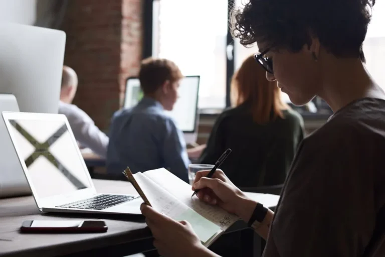How to Write About Local Art Scenes